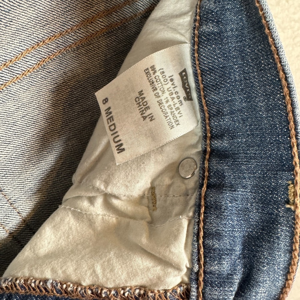 Levi's 512 Perfectly Slimming Denim Mini Skirt Sz 8 Medium Frayed Hem Pencil - Picture 6 of 6